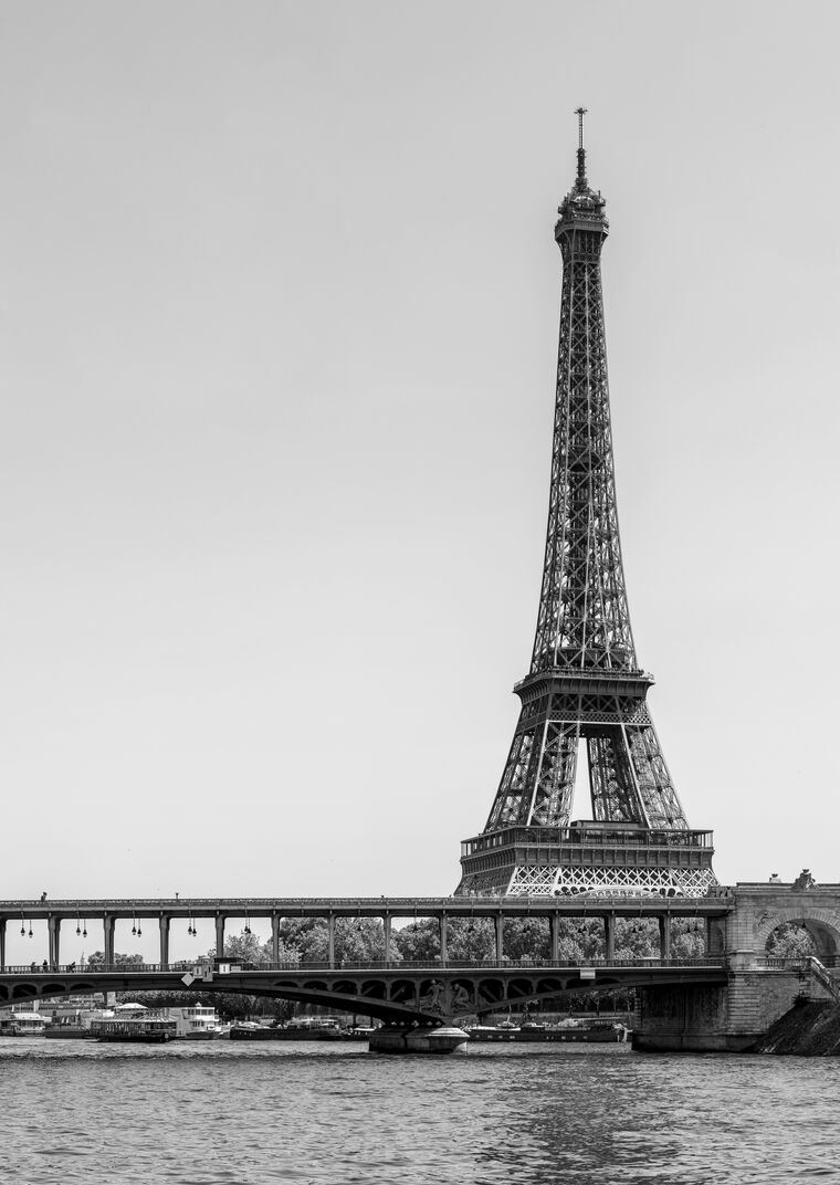 Фотообои Черно-белое фото Эйфелева башня