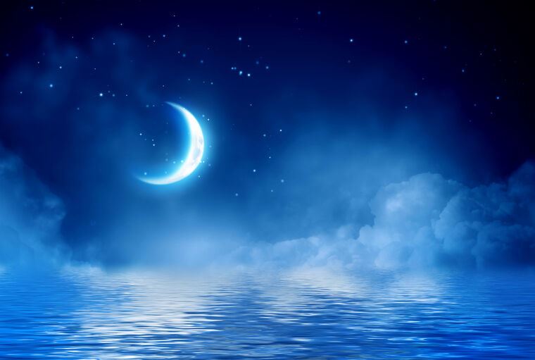 Репродукции картин The moon over the water