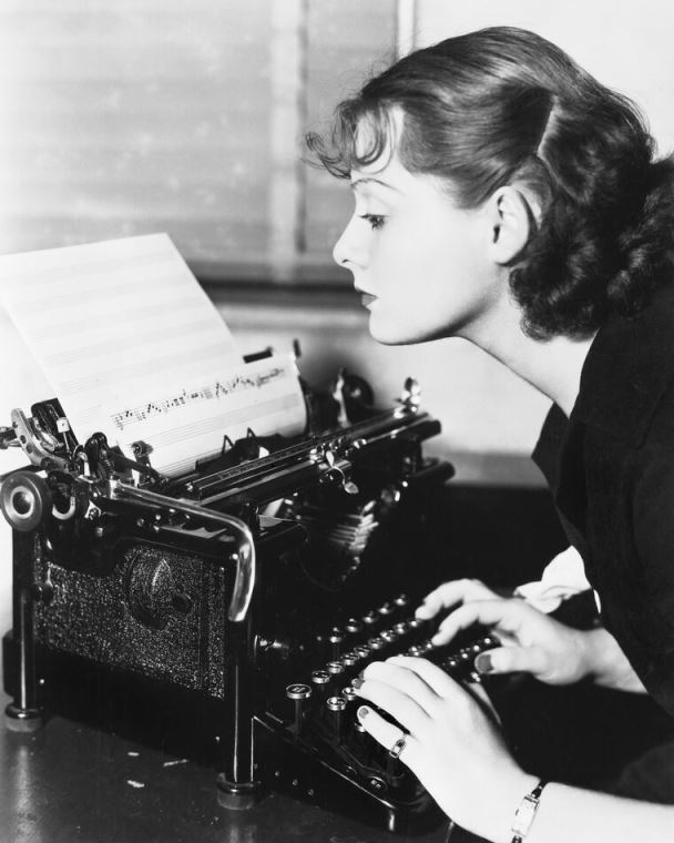 Картины The girl at the typewriter
