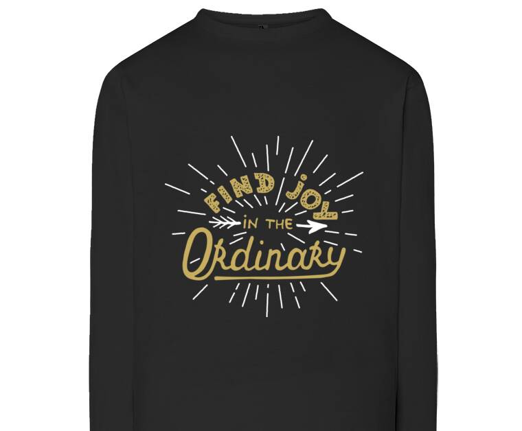 Лонгсливы Надпись find joy in the ordinary
