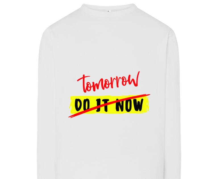 Лонгсливы The inscription Tomorrow do it now