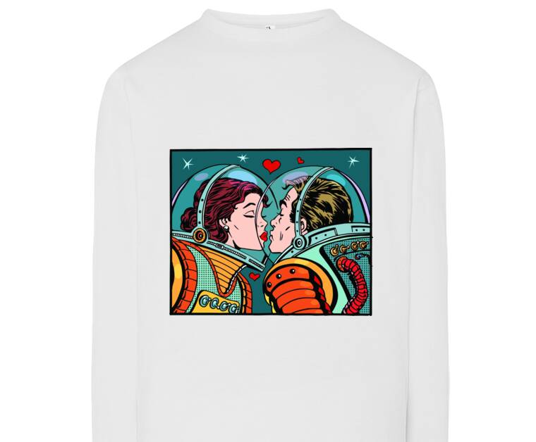 Лонгсливы A kiss in space