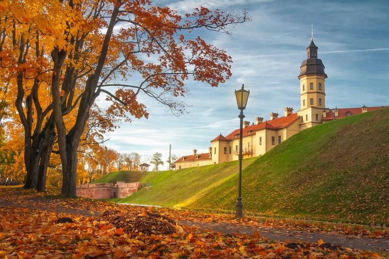 Репродукции картин Nesvizh castle in autumn