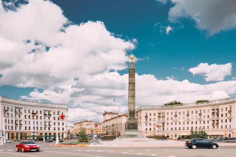 Купить и печать на заказ Репродукции картин Площадь Победы в Минске