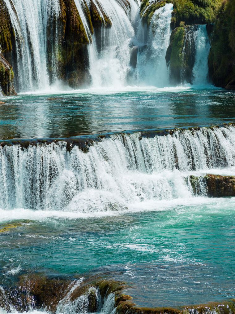 Фотообои Mountain waterfall
