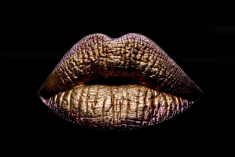 Репродукции картин Lips on black background