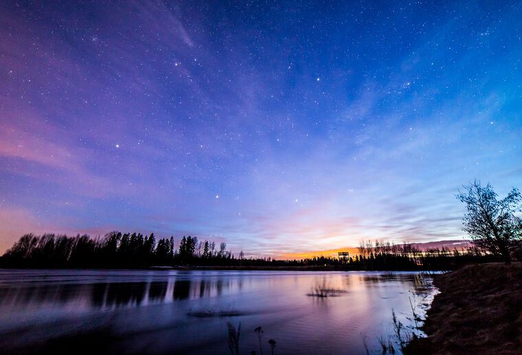 Купить и печать на заказ Репродукции картин Красочное небо после заката у реки