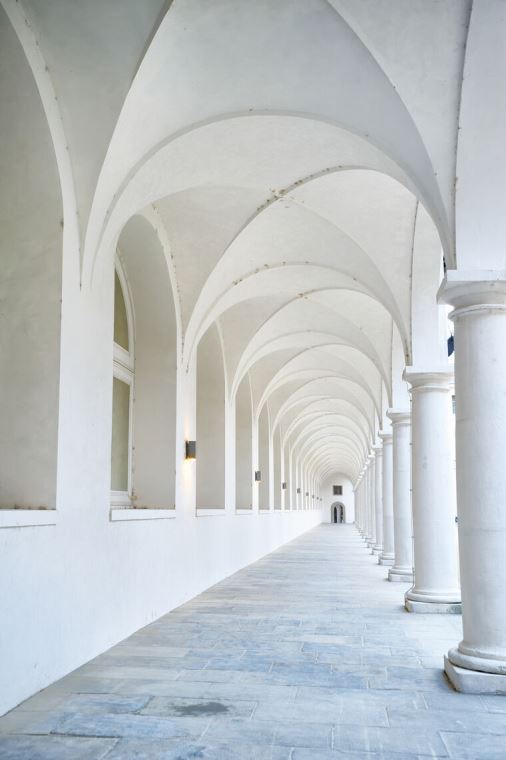 Reproduction paintings A white colonnade