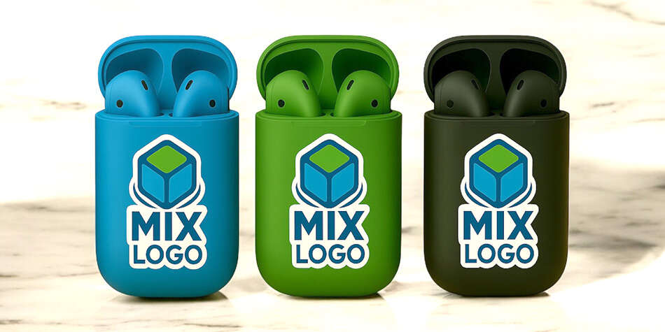 Наклейки uf dtf на чехлы телефонов, флешки, наушники, колонки