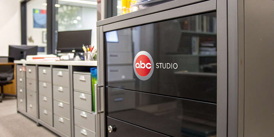 Наклейки uf dtf на элементы интерьера