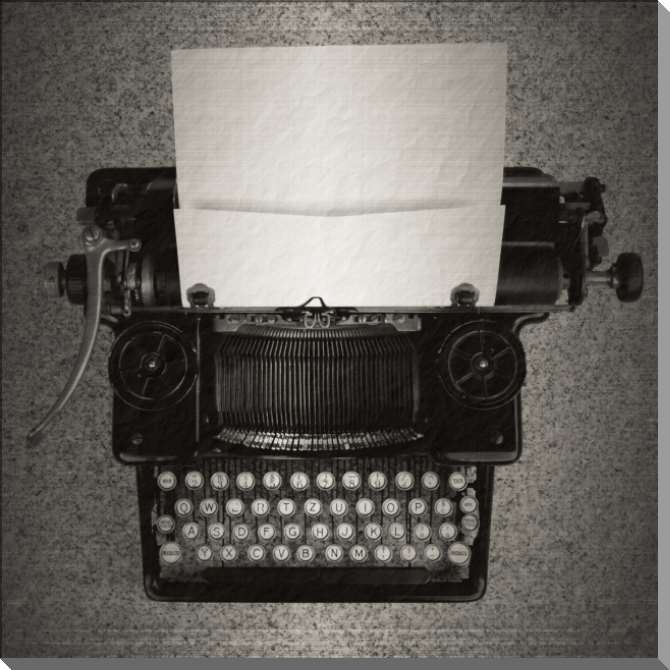 Картины на пластике, пеноркартоне Старая печатная машинка с листом бумаги