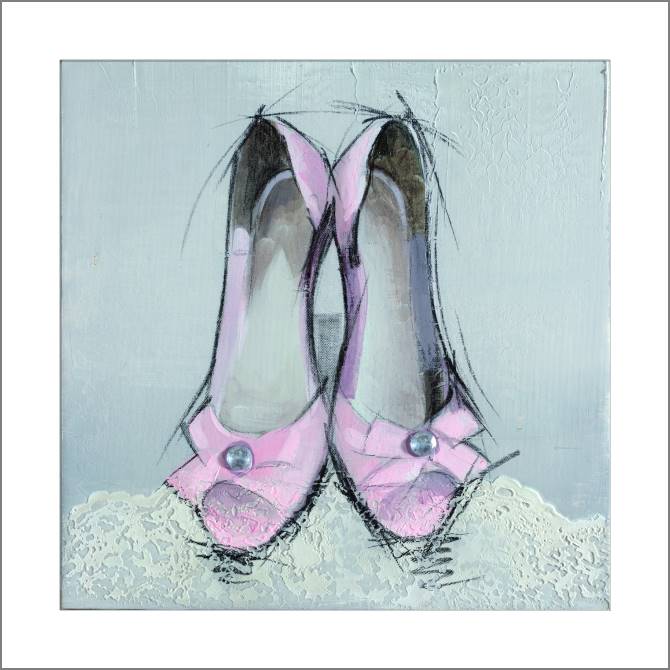 Картины, фото с паспарту Pale pink shoes
