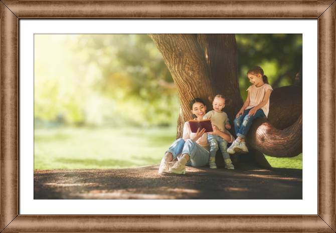 Картины в рамке, багете Family on the nature