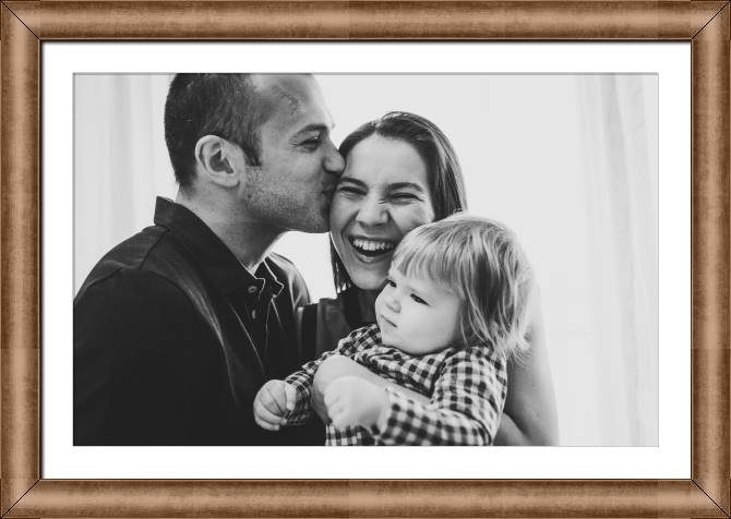 Картины в рамке, багете Black-and-white family photo