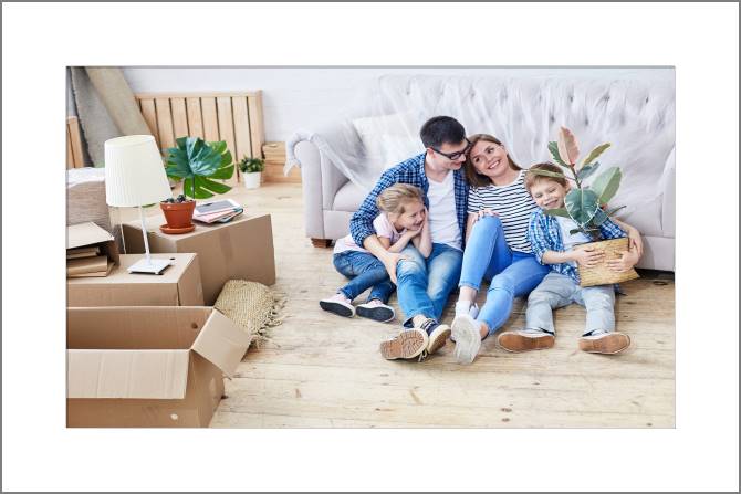 Paintings, photos from Passepartout Happy family at home