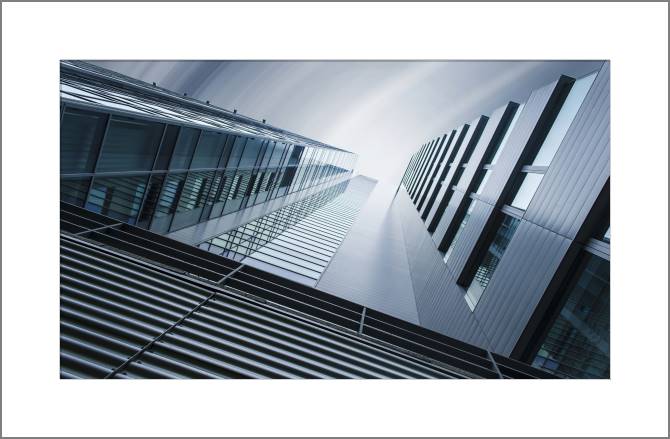 Купить и печать на заказ Картины, фото с паспарту Небоскребы в перспективе