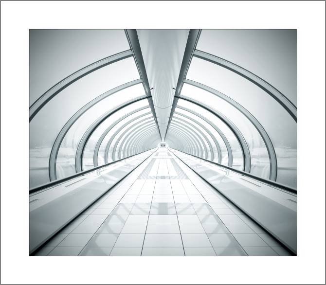 Купить и печать на заказ Картины, фото с паспарту Симметричный коридор