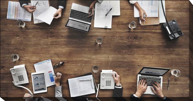 Купить и печать на заказ Картины на холсте Бизнесмены за столом