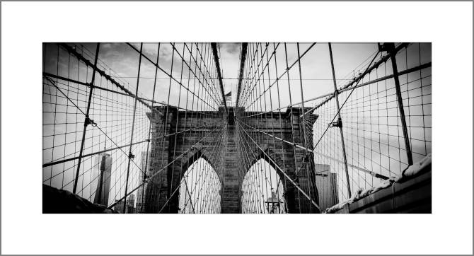 Купить и печать на заказ Картины, фото с паспарту Бруклинский мост черно-белое фото