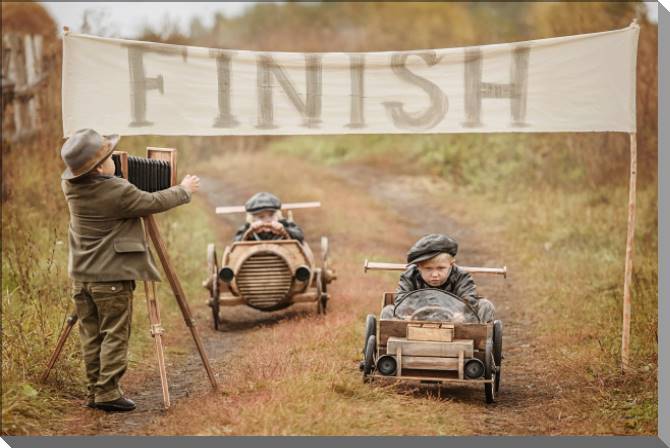 Купить и печать на заказ Картины на пластике, пеноркартоне Гонки на деревянных машинках