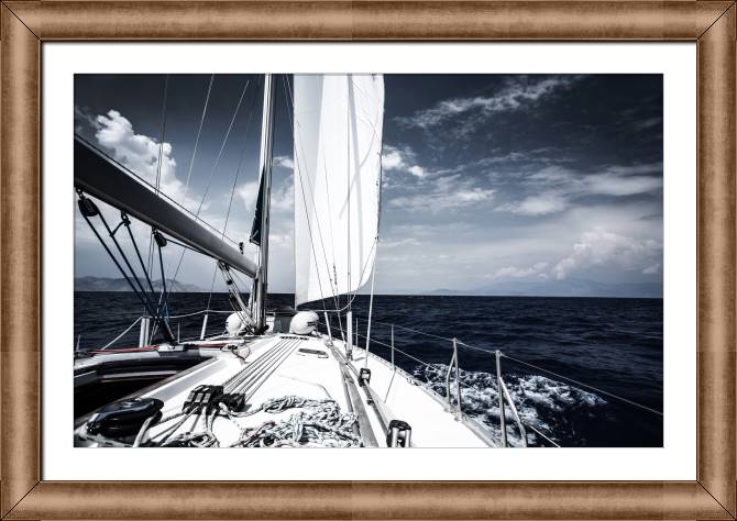 Купить и печать на заказ Картины в рамке, багете Парусник в море вечером