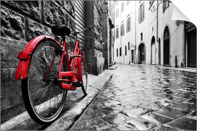 Купить и печать на заказ Картины на холсте Красный велосипед на улице в старом городе