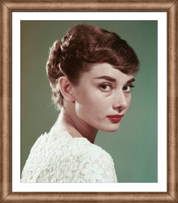 Купить и печать на заказ Картины в рамке, багете Портрет Одри Хепберн