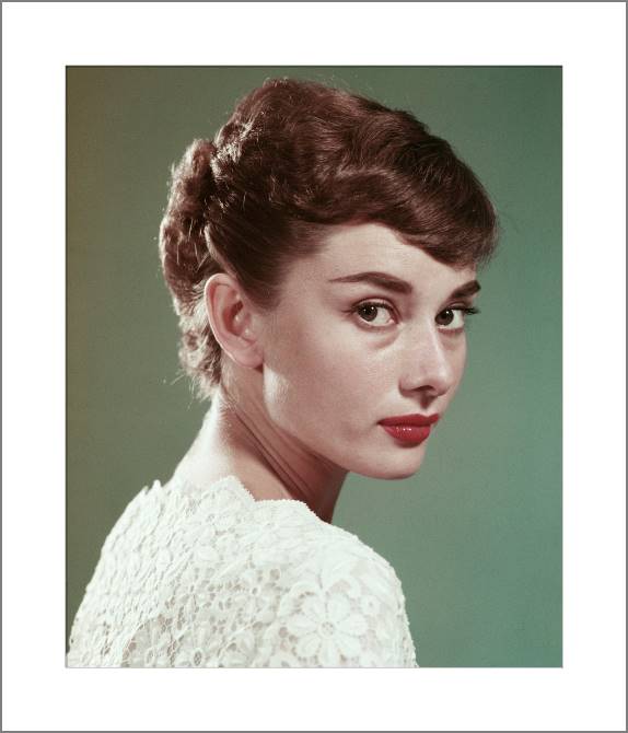 Картины, фото с паспарту Portrait Of Audrey Hepburn