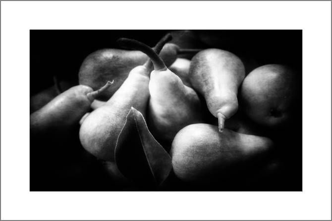 Paintings, photos from Passepartout Pears on a black background