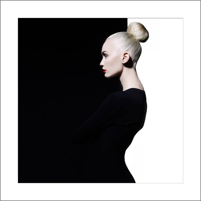 Картины, фото с паспарту Stylish photo girl black and white background