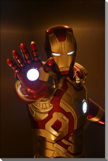 Картины на пластике, пеноркартоне Figurine iron man