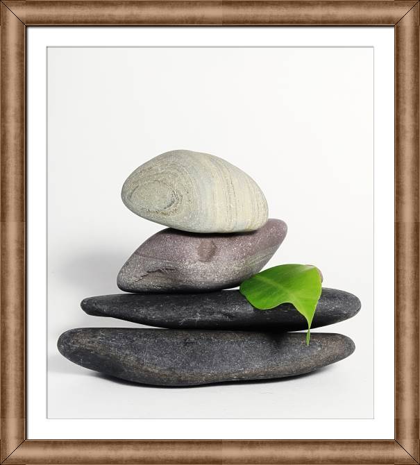 Купить и печать на заказ Картины в рамке, багете Черно-белая пирамида из камней