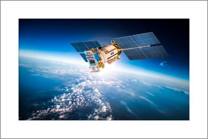 Купить и печать на заказ Картины, фото с паспарту Искусственный спутник Земли