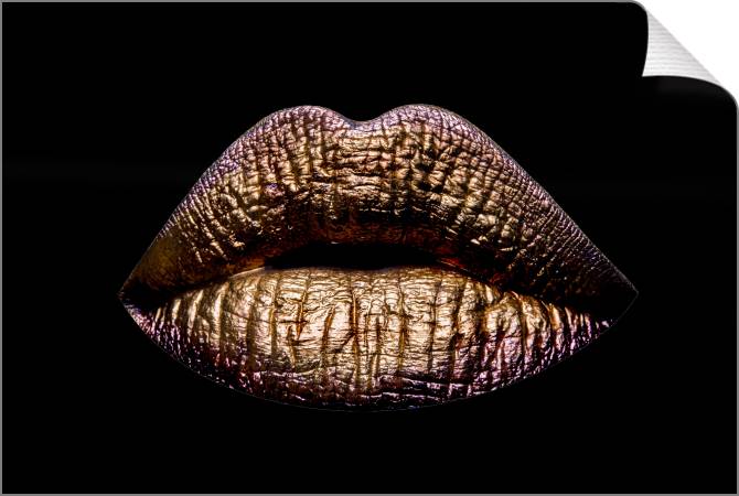 Купить и печать на заказ Картины на холсте Губы на черном фоне