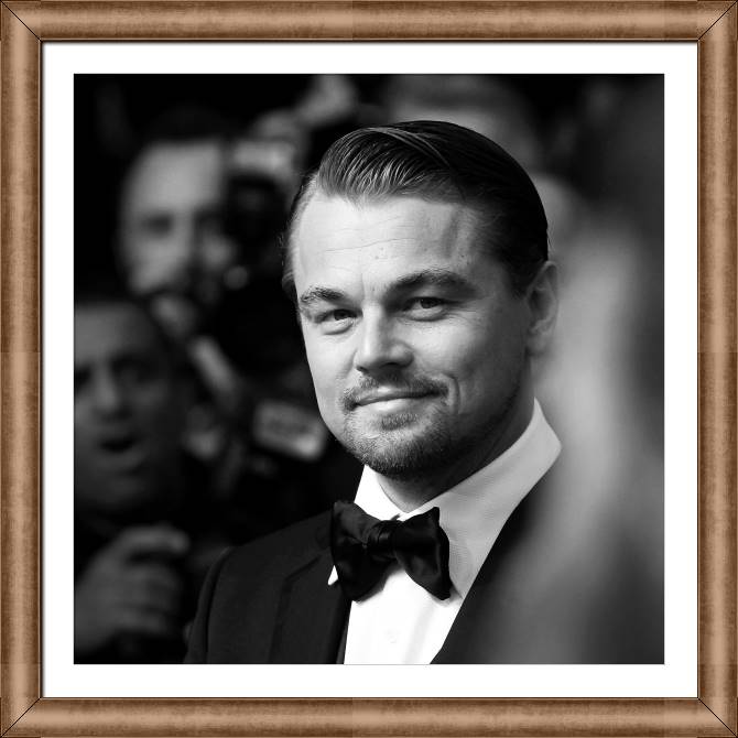 Купить и печать на заказ Картины в рамке, багете Леонардо Ди Каприо черно-белое фото 
