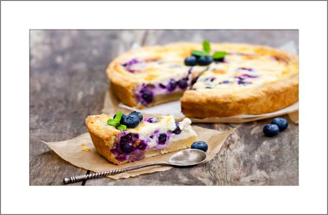 Картины, фото с паспарту Cheesecake with blueberries and mint