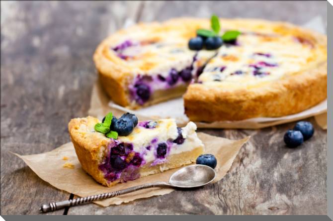 Картины на пластике, пеноркартоне Cheesecake with blueberries and mint