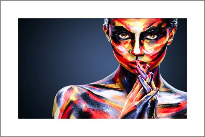 Купить и печать на заказ Картины, фото с паспарту Яркий боди арт