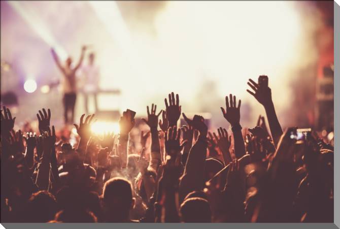 Картины на пластике, пеноркартоне At the concert