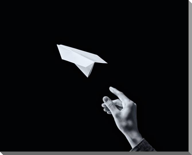 Картины на пластике, пеноркартоне Hand and airplane