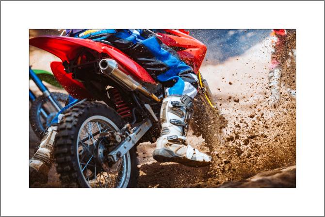 Картины, фото с паспарту Motorcyclist while speeding