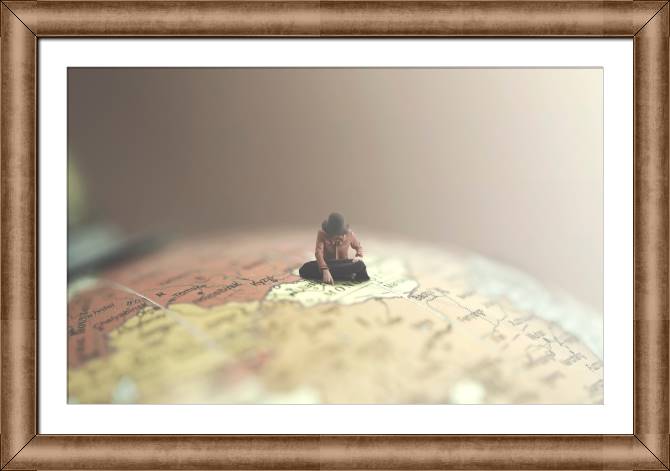 Купить и печать на заказ Картины в рамке, багете Путешественница