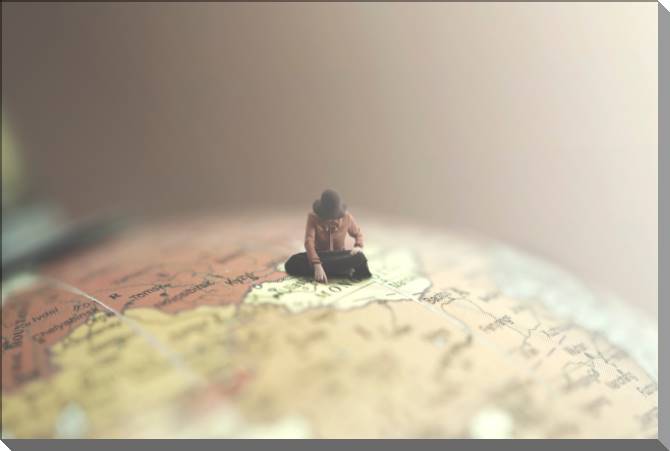 Купить и печать на заказ Картины на пластике, пеноркартоне Путешественница