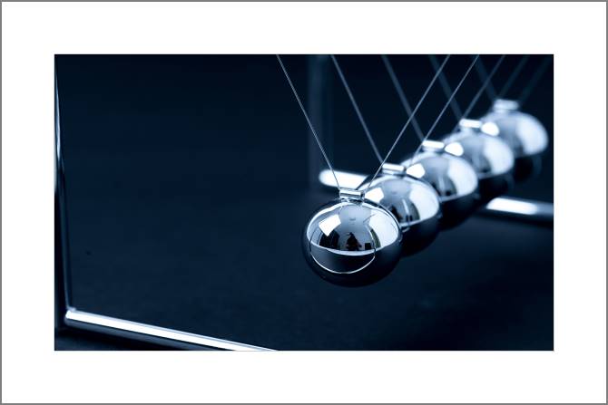 Картины, фото с паспарту Balls Newton