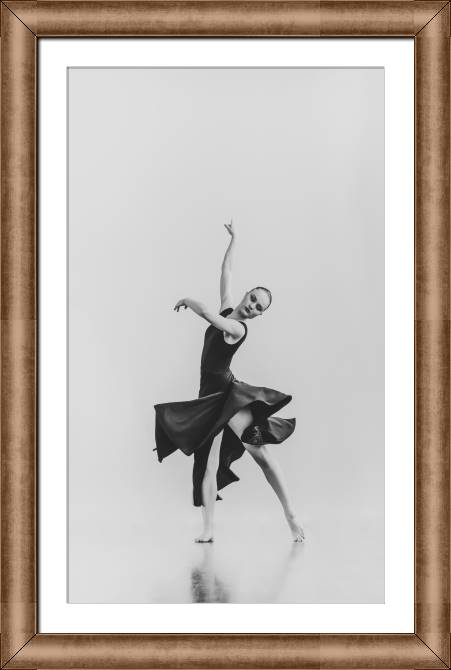 Купить и печать на заказ Картины в рамке, багете Изящная танцовщица