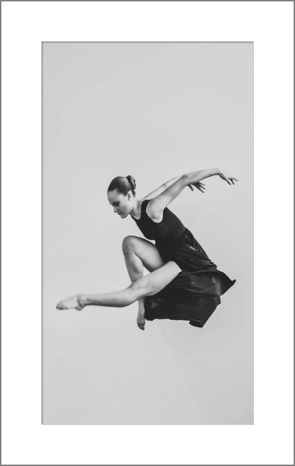 Купить и печать на заказ Картины, фото с паспарту Грация танца