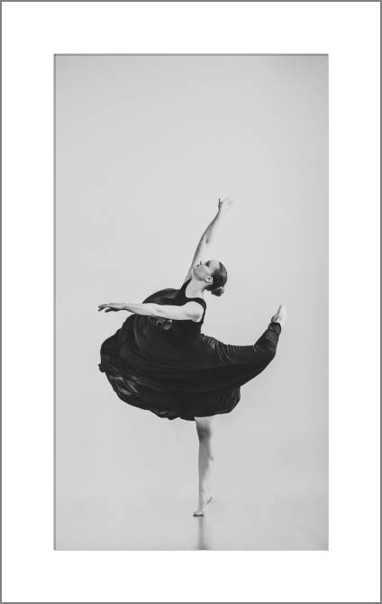 Купить и печать на заказ Картины, фото с паспарту Танцовщица