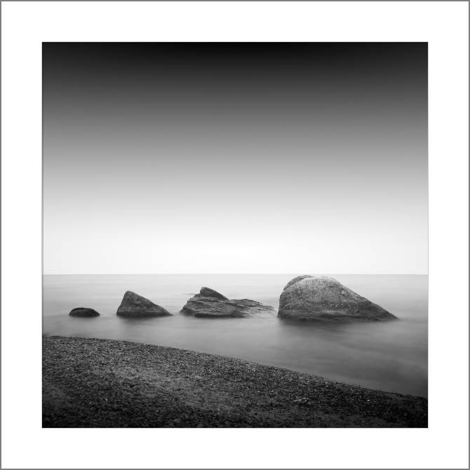 Купить и печать на заказ Картины, фото с паспарту Фото морской пейзаж с камнями