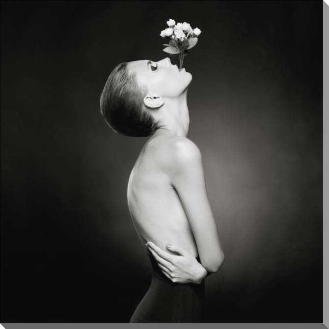 Купить и печать на заказ Картины на пластике, пеноркартоне Арт фотография девушки с цветком