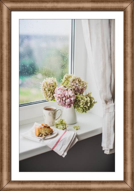 Картины в рамке, багете Delicate flowers on the windowsill